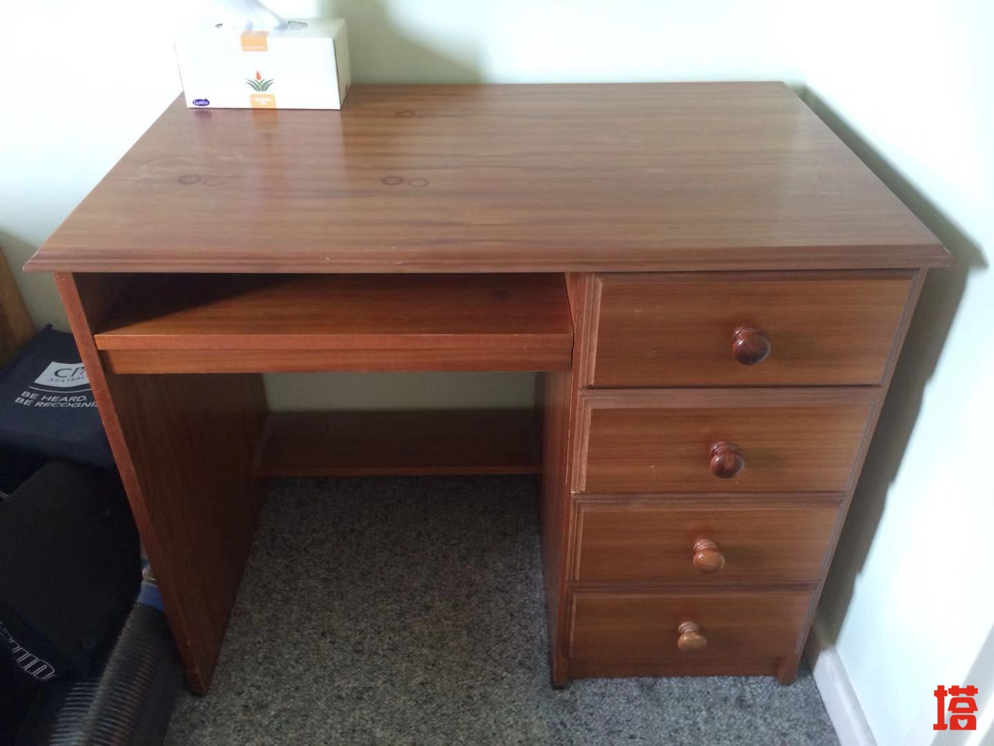 brown desk $100.jpg