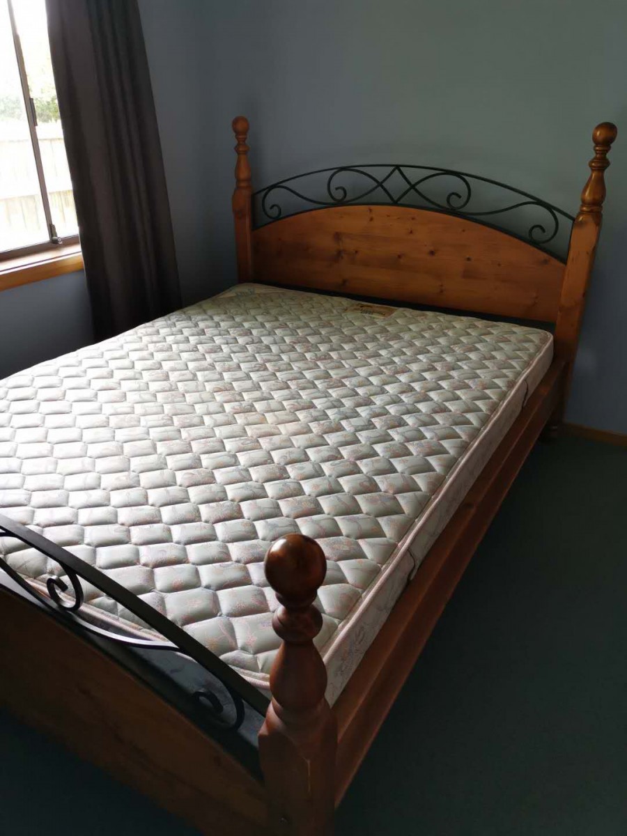 queensize bed.jpg