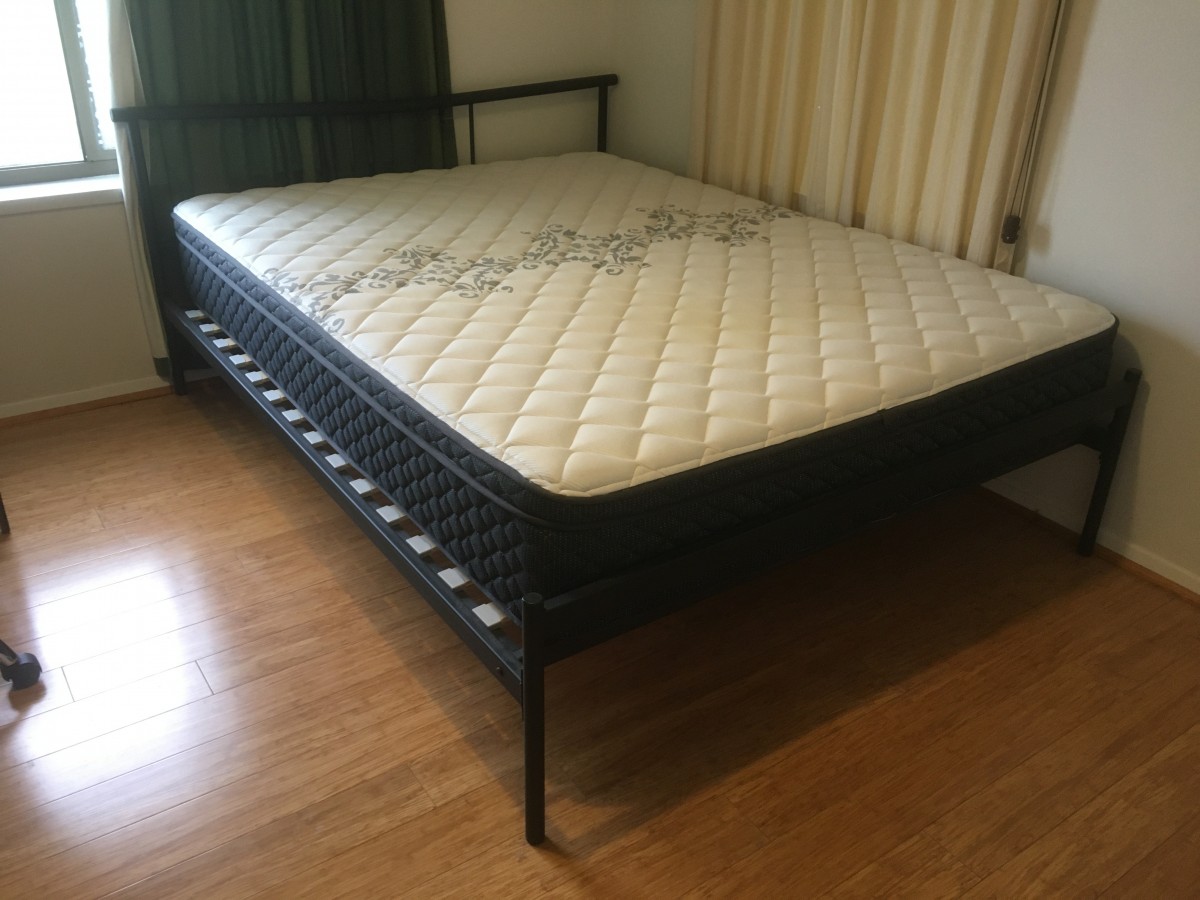 Queen Size Amart 床架+床垫